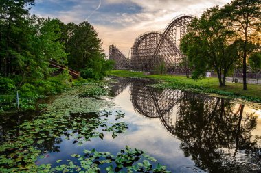 JACKSON TOWNGeIP - Haziran 2016: Six Flags Great Adventure 'daki güzel manzara Ünlü bir lunapark. Six Flags Great Adventure, Six Flags tarafından işletilen ve Jackson, New Jersey 'de bulunan bir lunapark..