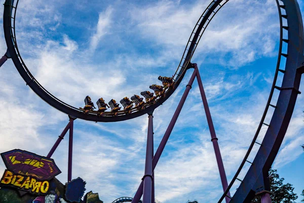 Goście Mogą Cieszyć Się Jazdą Kolejką Górską Bizarro Six Flags — Zdjęcie stockowe