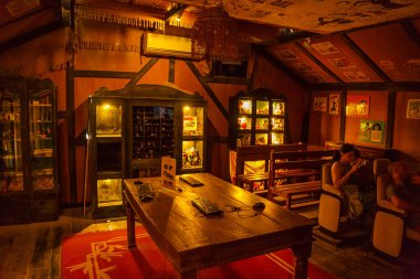 Temel Reis Köyü 'nden güzel bir manzara. Sweethaven Köyü olarak da bilinir. Amaçlı inşa edilmiş bir film seti olan köy küçük bir eğlence parkına dönüştürülmüş, kırsal ve ahşap binalardan oluşan bir kolleksiyon. Öyle.