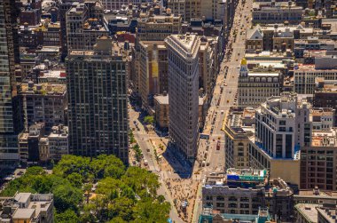 New York şehir binaları üzerindeki hava panoramik manzarası Flatiron binasının merkezindeydi.