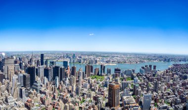 New York şehir binaları üzerinde havadan panoramik manzara