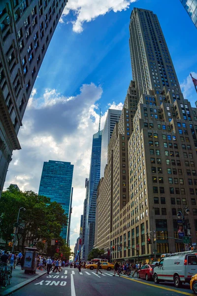 Piéton Vue Panoramique Soulèvement New York Bâtiments Gratte Ciel — Photo