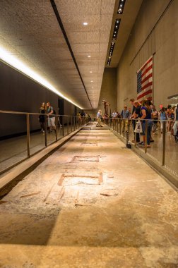 Ulusal 9-11 Memorial Müzesi 'nin içi ve WTC vakfı hala duruyor. Manhattan New York, ABD