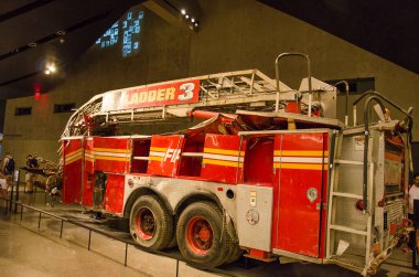Manhattan 'ın aşağısındaki Ground Zero' daki 9 / 11 Memorial Müzesi. Burada, Center Passage 'da Merdiven Şirketi 3. Kamyon, New York İtfaiye Departmanı - Amerika Birleşik Devletleri.