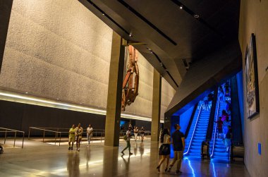 Ulusal 9-11 Memorial Müzesi 'nin içi ve WTC vakfı hala duruyor. Manhattan New York, ABD