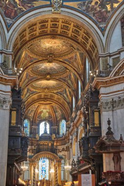 Londra 'daki St. Paul Katedrali' nin içinde, iç bina detayları. Bir Anglikan katedrali, Londra Piskoposluğu 'nun ve Londra Piskoposluğu' nun ana kilisesidir..