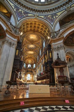 Londra 'daki St. Paul Katedrali' nin içinde, iç bina detayları. Bir Anglikan katedrali, Londra Piskoposluğu 'nun ve Londra Piskoposluğu' nun ana kilisesidir..