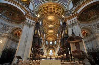 Londra 'daki St. Paul Katedrali' nin içinde, iç bina detayları. Bir Anglikan katedrali, Londra Piskoposluğu 'nun ve Londra Piskoposluğu' nun ana kilisesidir..