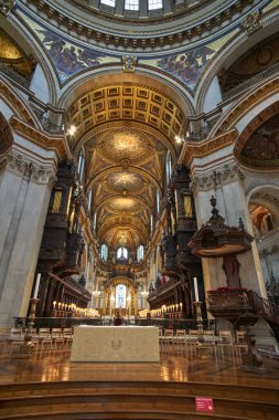 Londra 'daki St. Paul Katedrali' nin içinde, iç bina detayları. Bir Anglikan katedrali, Londra Piskoposluğu 'nun ve Londra Piskoposluğu' nun ana kilisesidir..