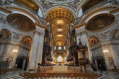 Londra 'daki St. Paul Katedrali' nin içinde, iç bina detayları. Bir Anglikan katedrali, Londra Piskoposluğu 'nun ve Londra Piskoposluğu' nun ana kilisesidir..