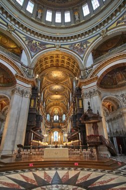 Londra 'daki St. Paul Katedrali' nin içinde, iç bina detayları. Bir Anglikan katedrali, Londra Piskoposluğu 'nun ve Londra Piskoposluğu' nun ana kilisesidir..