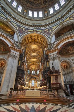 Londra 'daki St. Paul Katedrali' nin içinde, iç bina detayları. Bir Anglikan katedrali, Londra Piskoposluğu 'nun ve Londra Piskoposluğu' nun ana kilisesidir..