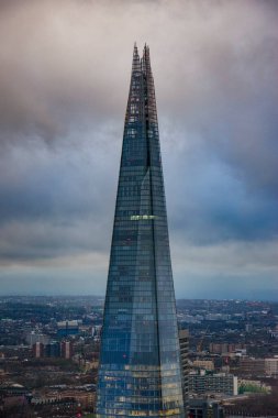 Londra 'nın panoramik hava manzarası. Gün batımında Thames nehrine hakim olan Çömlek gökdeleniyle birlikte Londra, İngiltere..