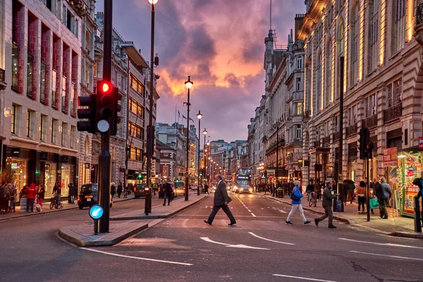 夜にはロンドン ピカデリー サーカス近くの美しい景色 長時間露光 ロンドンのHdrストリート写真 イギリス — ストック写真