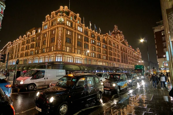 Night Traffic Street Scenery Typical Rainy Day United Kingdom Harrods — Stock Photo, Image