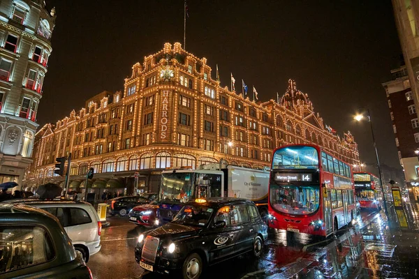 Night Traffic Street Scenery Typical Rainy Day United Kingdom Harrods — Stock Photo, Image