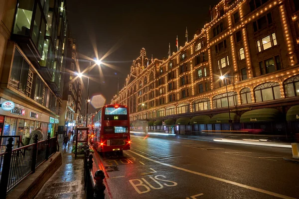 Night Traffic Street Scenery Typical Rainy Day United Kingdom Harrods — Stock Photo, Image