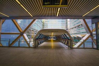 Canary Wharf DLR istasyonu. Jubilee hattında, Kanada Suyu ile Kuzey Greenwich arasında bir Londra metro istasyonu. Londra, Birleşik Krallık.