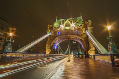 İngiltere, Londra 'daki ünlü Tower Köprüsü.