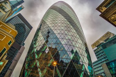 30 St. Mary Axe (resmi adıyla The Gherkin ve daha önceki adıyla Swiss Re Building) Londra 'nın ana finans bölgesinde yer alan bir gökdelendir..