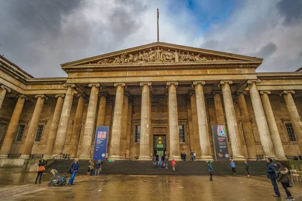 British Museum 'un dış görünüşü, Great Russell sokağı, Londra, İngiltere, İngiltere, Avrupa