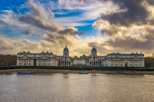 Londra Ulusal Denizcilik Müzesi 'nin panoramik manzarası, Kraliyet Donanma Koleji.