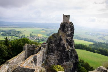 Trosky kalesinin kalıntıları.