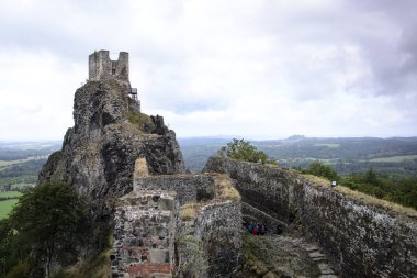 Trosky kalesinin kalıntıları.