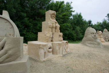 Lednicko-valticka bölgesinde kum heykelleri - göz