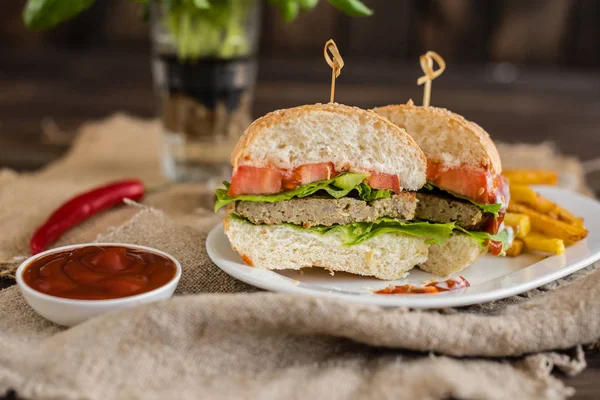 Hamburger Saporito Con Carne Verdure Uno Sfondo Scuro Fast Food — Foto Stock