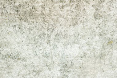 Çizik ve çatlaklarla dolu bir duvar parçası.