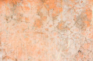 Çizik ve çatlaklarla dolu bir duvar parçası.