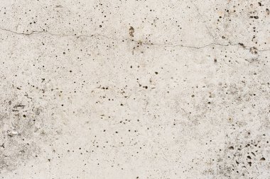 Çizik ve çatlaklarla dolu bir duvar parçası.