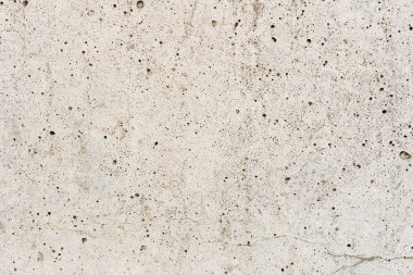 Çizik ve çatlaklarla dolu bir duvar parçası.