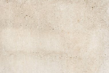 Çizik ve çatlaklarla dolu bir duvar parçası.