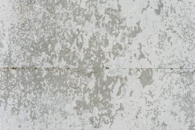 Çizik ve çatlaklarla dolu bir duvar parçası.