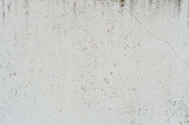 Çizik ve çatlaklarla dolu bir duvar parçası.