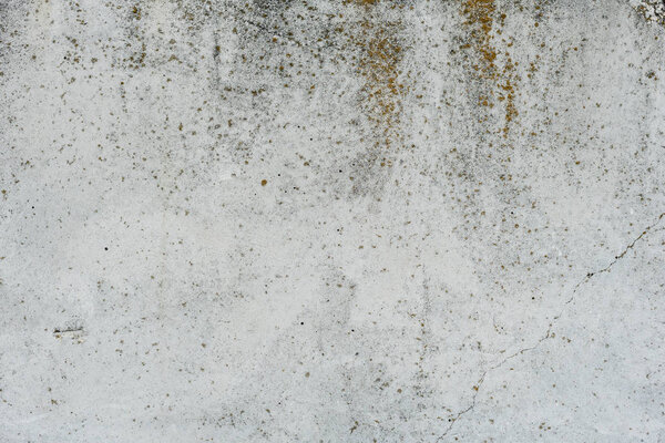 Фрагмент стены с царапинами и трещинами