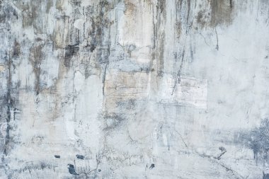 Çizik ve çatlaklarla dolu bir duvar parçası.