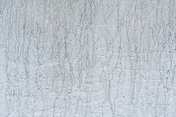 Çizik ve çatlaklarla dolu bir duvar parçası.