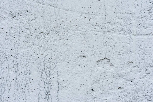 Çizik ve çatlaklarla dolu bir duvar parçası.