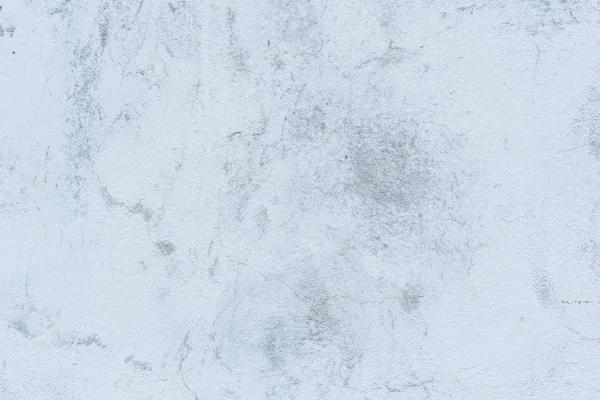 Çizik ve çatlaklarla dolu bir duvar parçası.