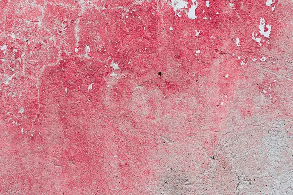 Çizik ve çatlaklarla dolu bir duvar parçası.