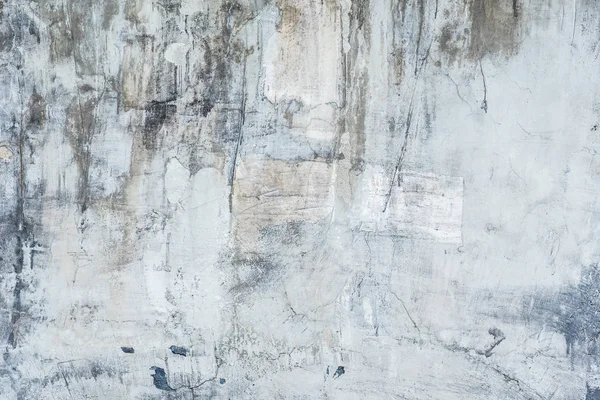 Çizik ve çatlaklarla dolu bir duvar parçası.