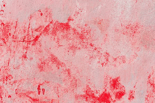 Çizik ve çatlaklarla dolu bir duvar parçası.