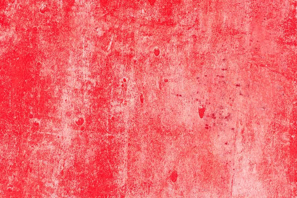 Çizik ve çatlaklarla dolu bir duvar parçası.