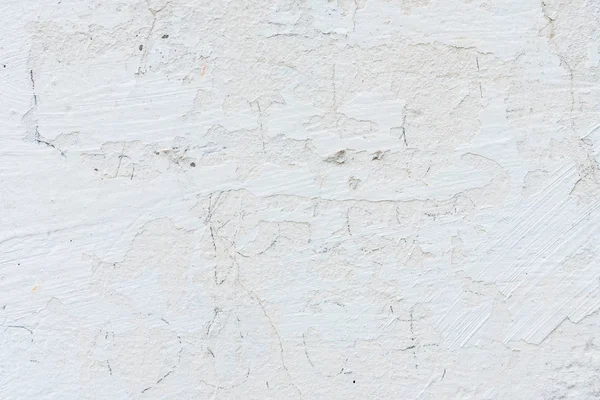 Çizik ve çatlaklarla dolu bir duvar parçası.