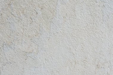Çizik ve çatlaklarla dolu bir duvar parçası.
