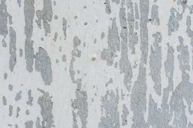 Çizik ve çatlaklarla dolu bir duvar parçası.