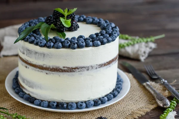 Beautiful Tasty Cake White Cream Berries Blueberry — Stock Photo, Image